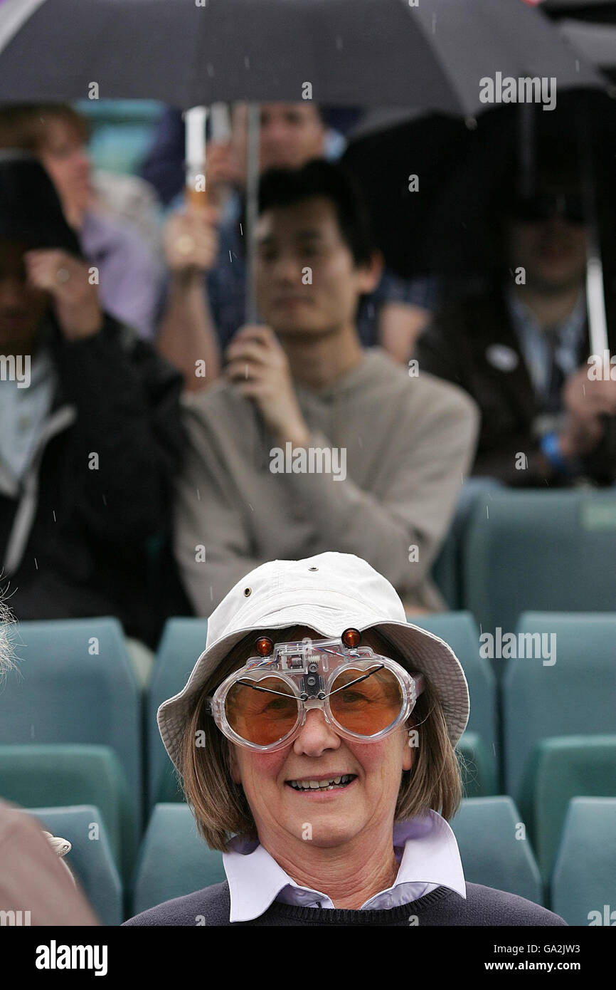 Kopfschuss kopfschuss porträt wischer brille hut lächelnd england mangpb  -Fotos und -Bildmaterial in hoher Auflösung – Alamy