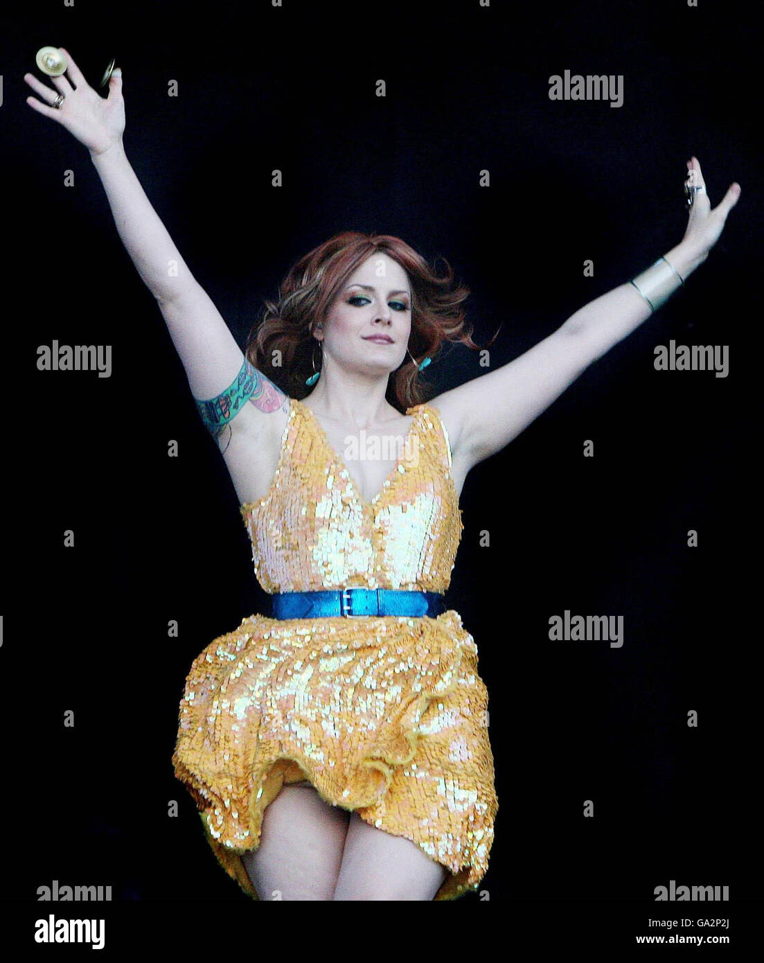 Die Scherenschwestern spielen die Hauptbühne auf dem Oxegen Musikfestival auf der Rennbahn von Punchestown Co Kildare. Stockfoto