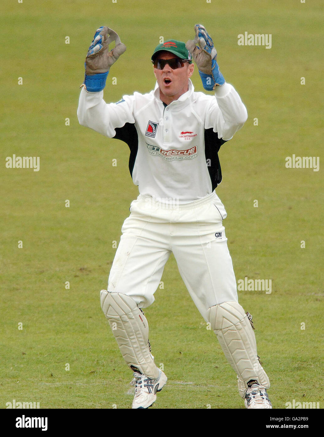 Cricket - Liverpool Victoria County Championship - Division Two - Leicestershire / Glamorgan - Grace Road. Leicestershires Wicketkeeper Paul Nixon beim Liverpool Victoria County Championship-Spiel in der Grace Road, Leicester. Stockfoto