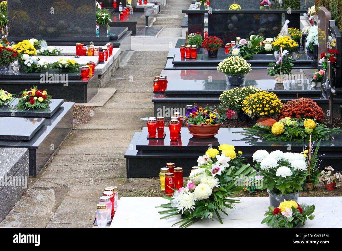 Gräber auf dem Friedhof in Zagreb, Kroatien Stockfoto