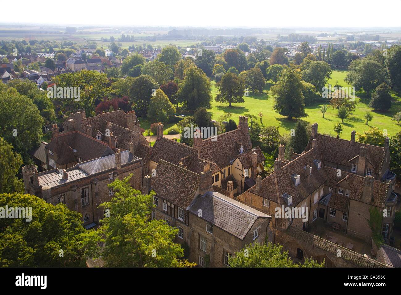 Ansicht der Klostergebäude aus außerhalb der Kathedrale von Ely, Cambridgeshire England GB UK Stockfoto