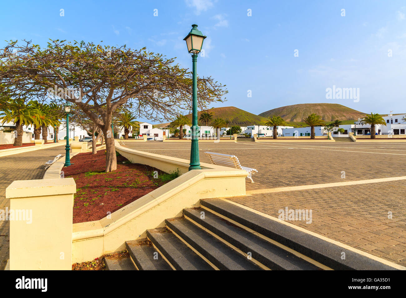 Schritte auf dem Platz in Yaiza Stadtpark, Insel Lanzarote, Spanien Stockfoto