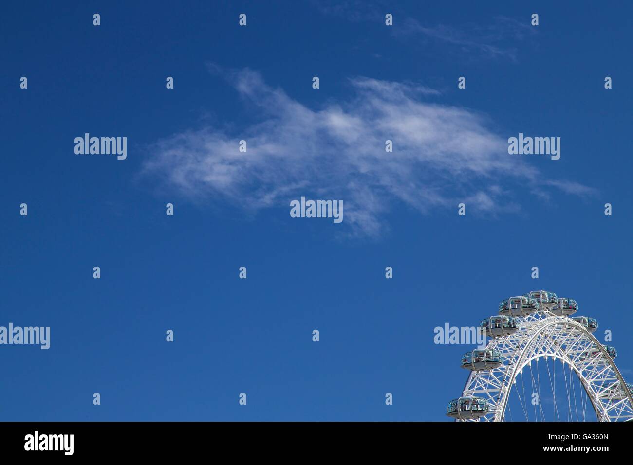 London Eye gegen blauen Himmel, London, England, UK, GB, Europa Stockfoto