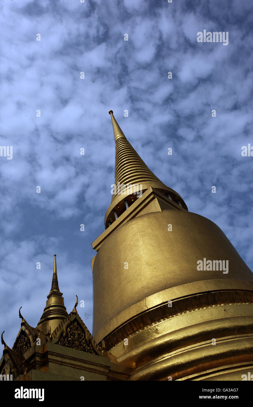 Der Phra Si Rattana Chedi Im Wat Phra Keo Im Tempelgelaende Beim Koenigspalast Im Historischen Zentrum der Hauptstadt Bangkok im Stockfoto