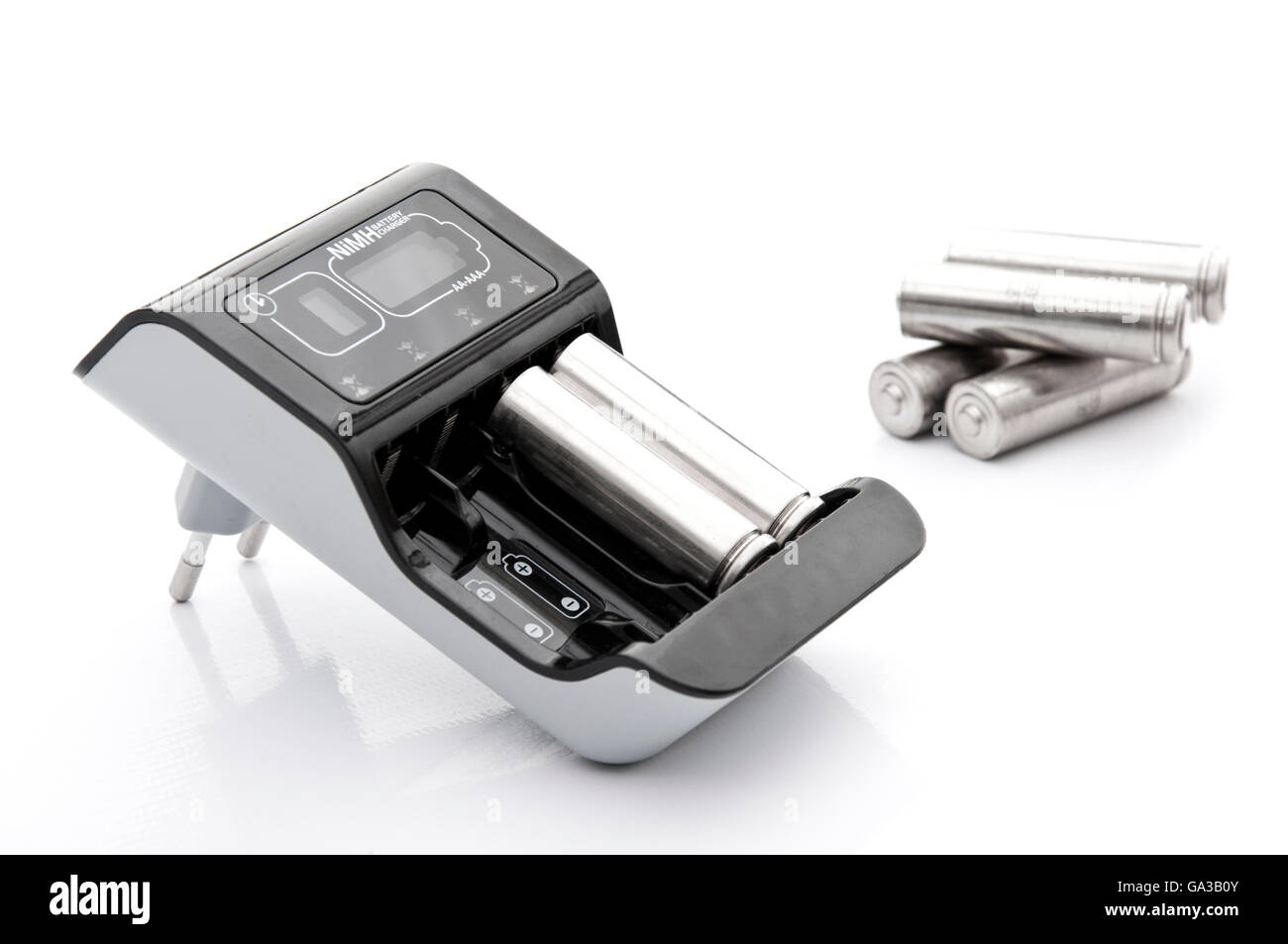 Akku-Ladegerät mit Akkus, Isolated on White Background Stockfoto