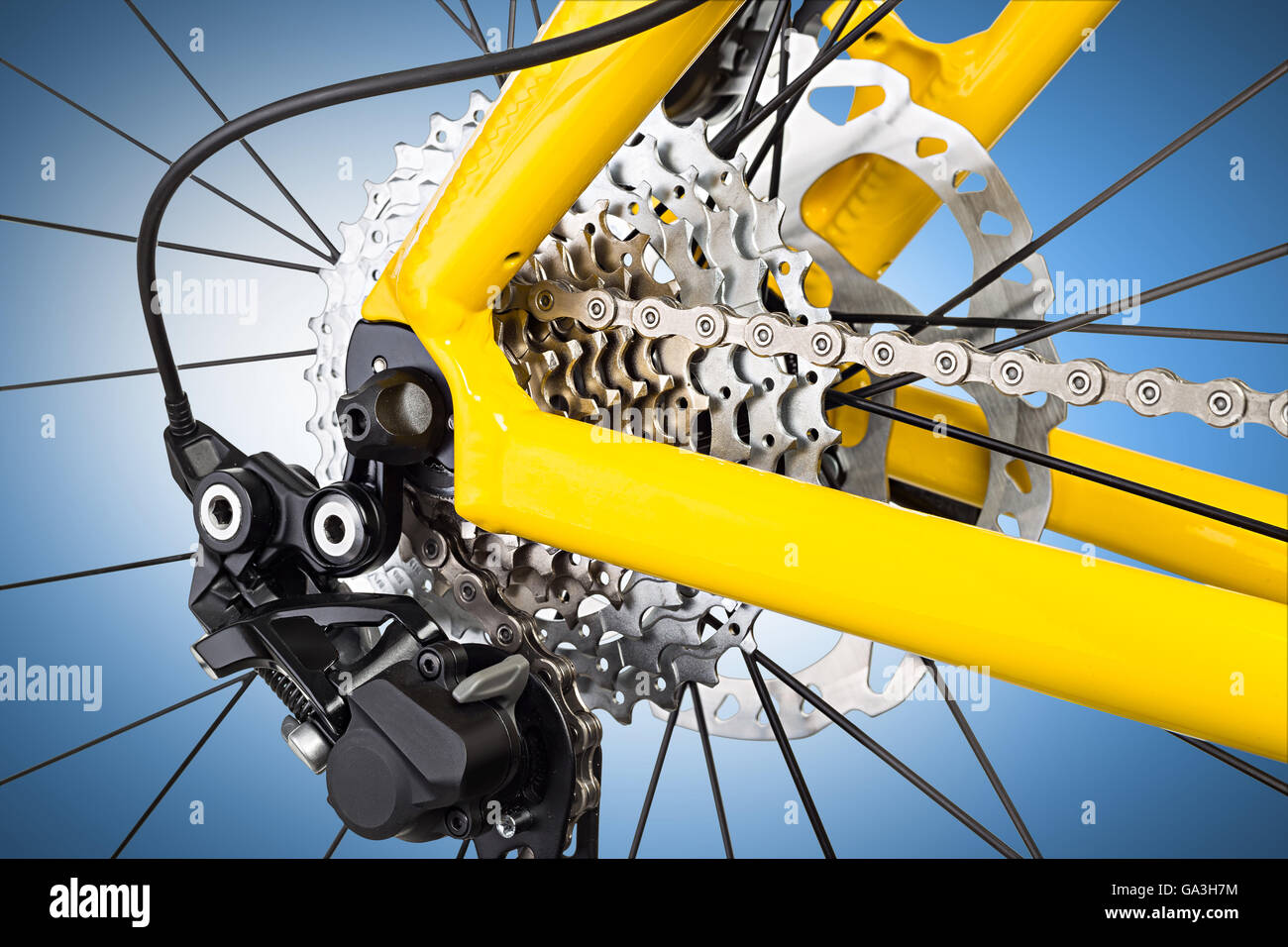 Umwerfer-Mechanismus Closeup auf einem gelben Mountainbike Stockfoto