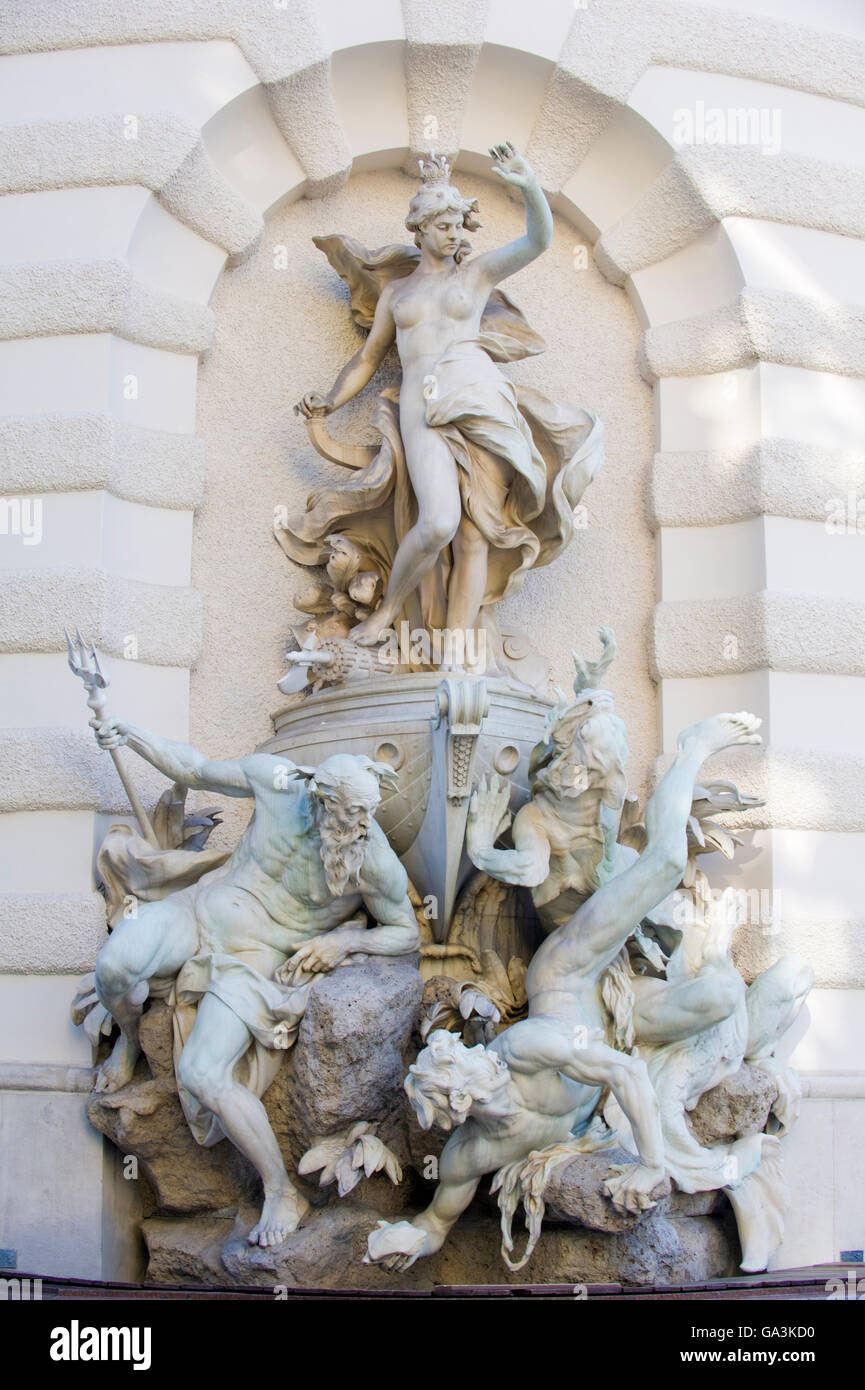 Die Macht auf dem Land, 1897, Brunnen mit Statuen auf St. Michael Flügel, Michaelerplatz, Hofburg Imperial Palace, Wien, Österreich Stockfoto