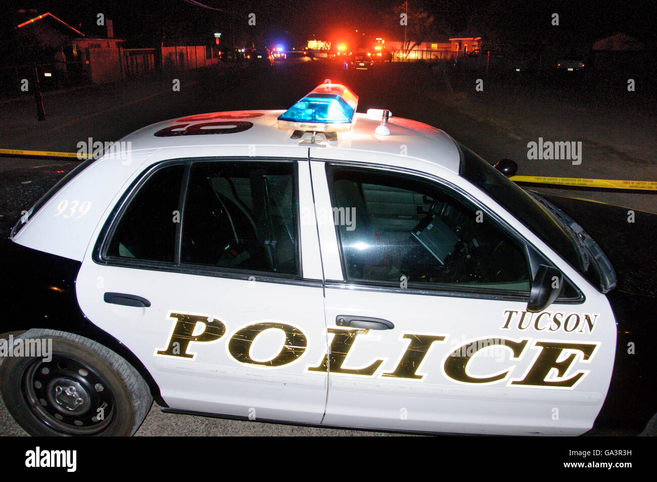 Polizei reagieren auf einen tödlichen Schüssen auf einen 30 Jahre alten Mann auf einer Party wo dienten Betäubungsmittel in Midtown Tucson, Arizona, USA. Stockfoto
