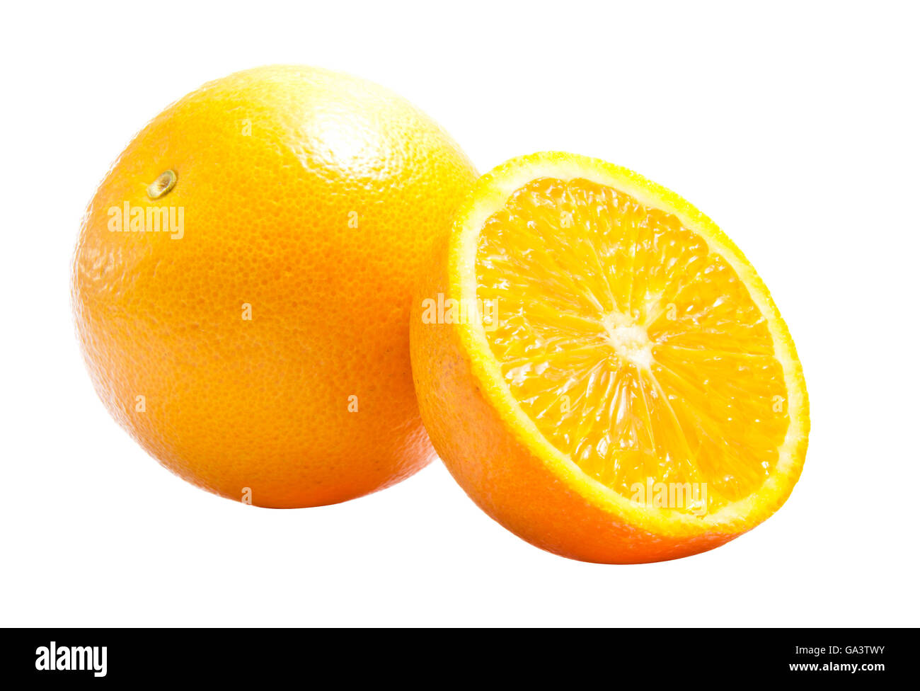 Orange Frucht voll und halb isoliert auf weißem Hintergrund Stockfoto