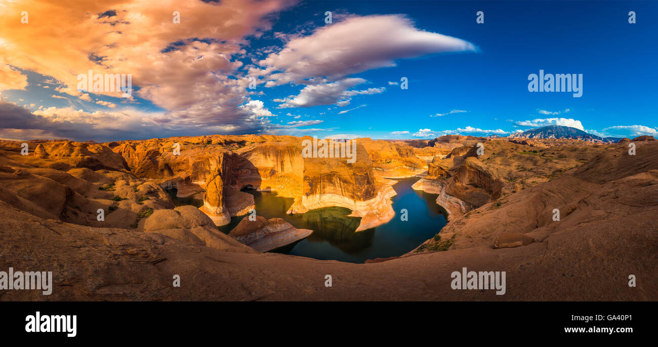 Reflexion Canyon Panorama am Sunset Lake Powell Utah Stockfoto