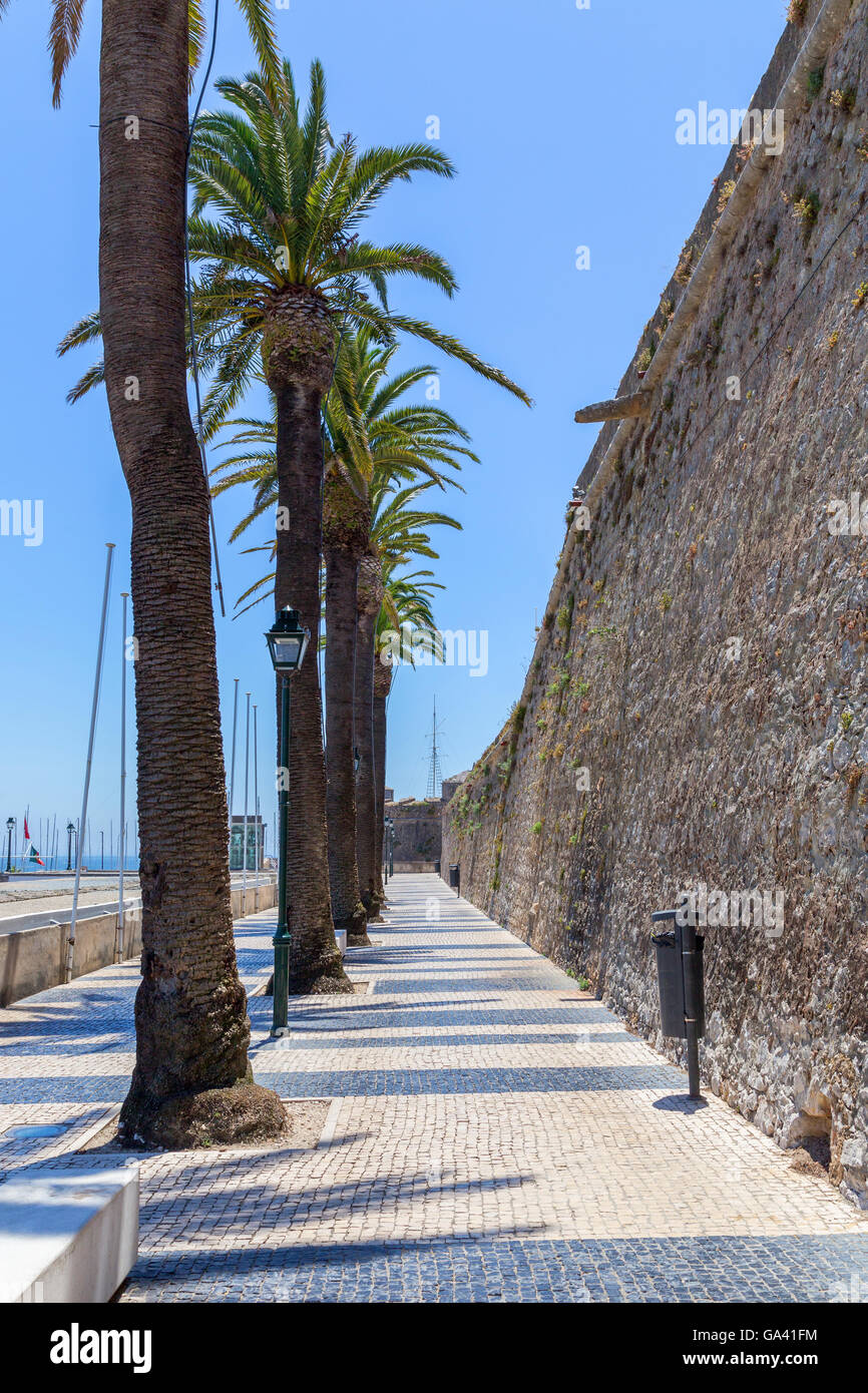 Wand der historischen Festung im europäischen Stadt Cascais, portugal Stockfoto