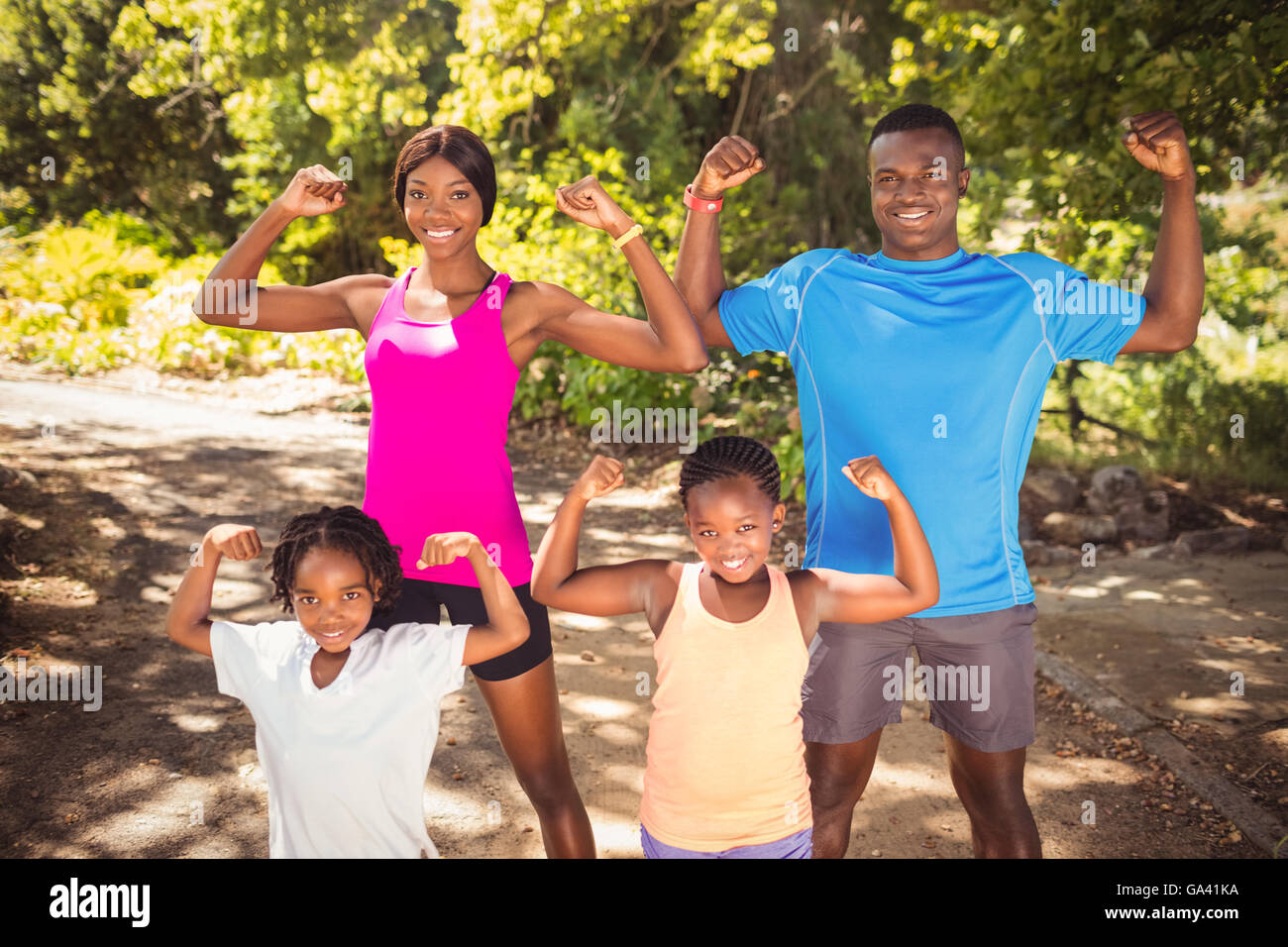 Glückliche Familie zusammen Sport treiben Stockfoto