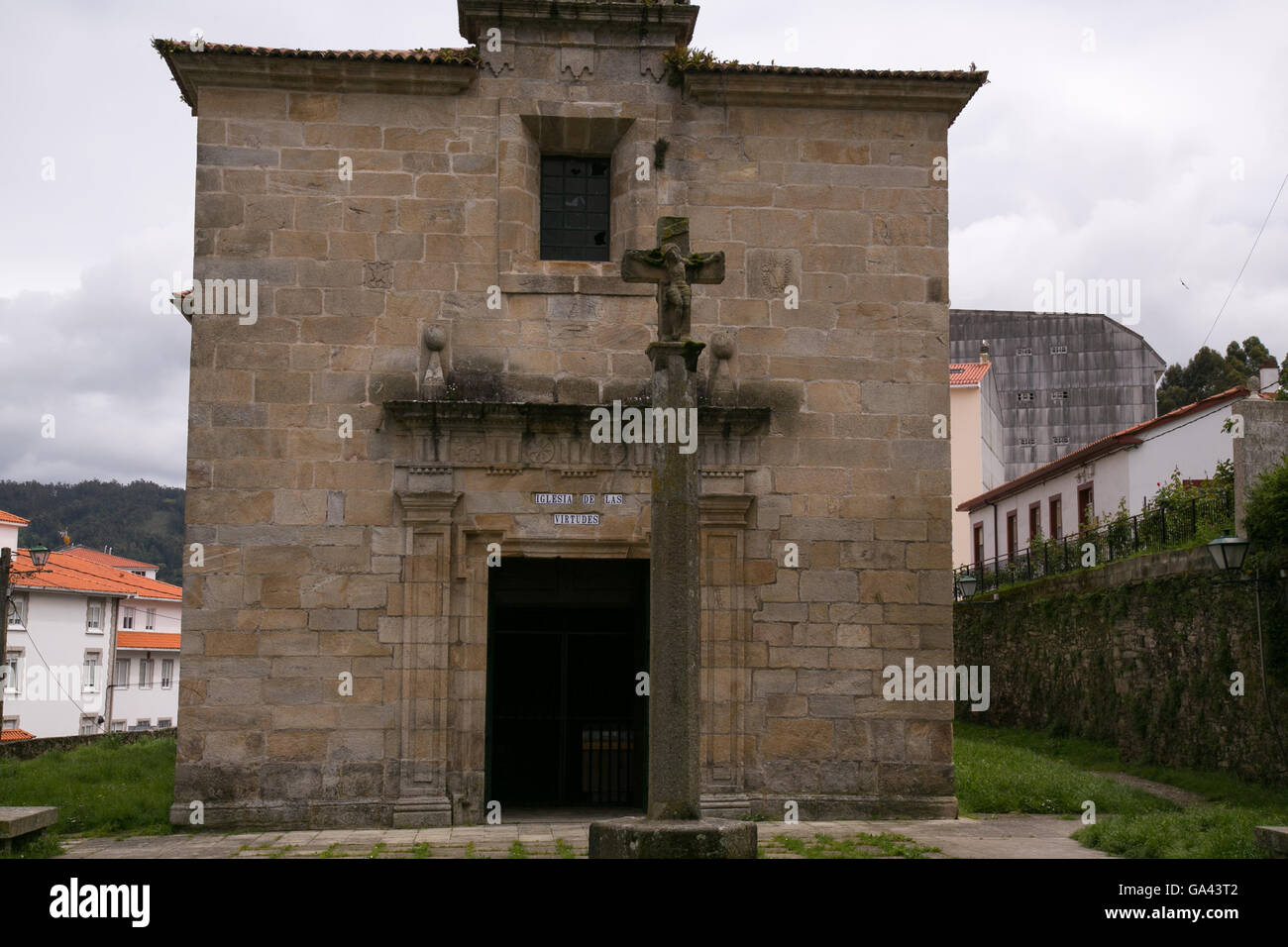 Kirche der Tugenden in Pontedeume, Spanien. Stockfoto