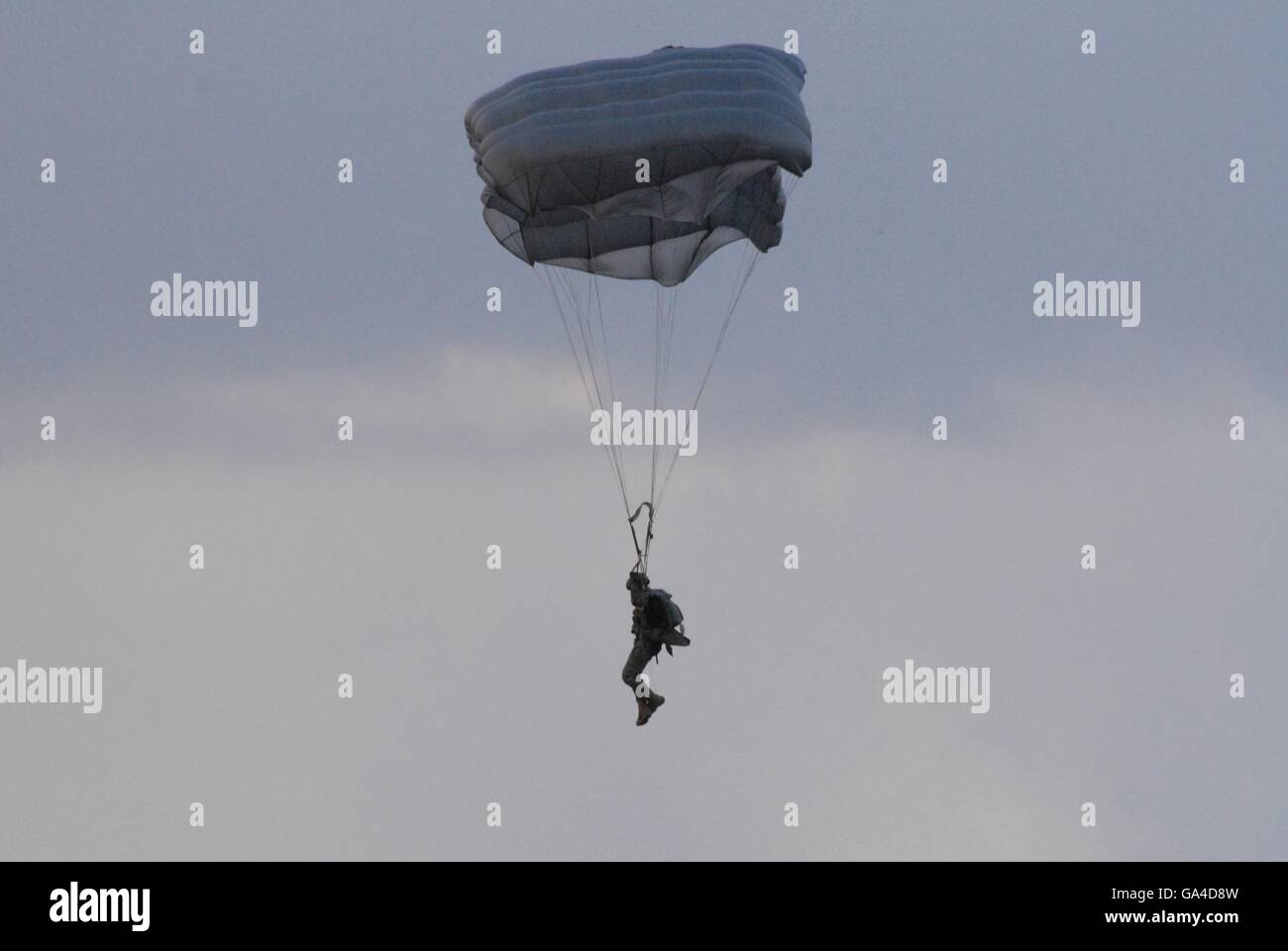 Fallschirmspringer in der Konya AFB Bereich während der ISIK 2016 Kampf Such- und Rettungs-Übung starten Stockfoto