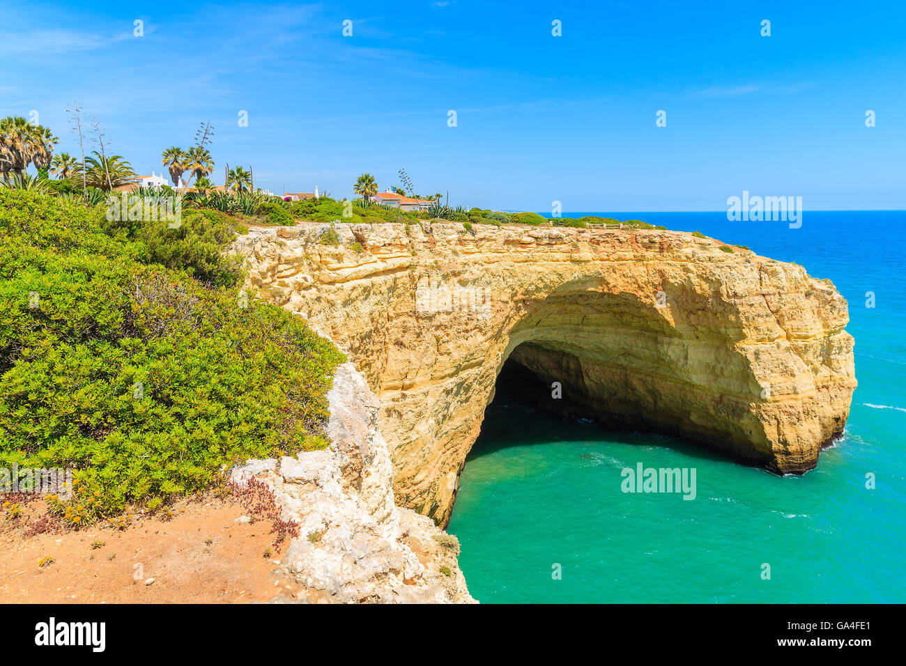 Blick auf Meer Höhle auf der Küste von Portugal, Algarve-region Stockfoto