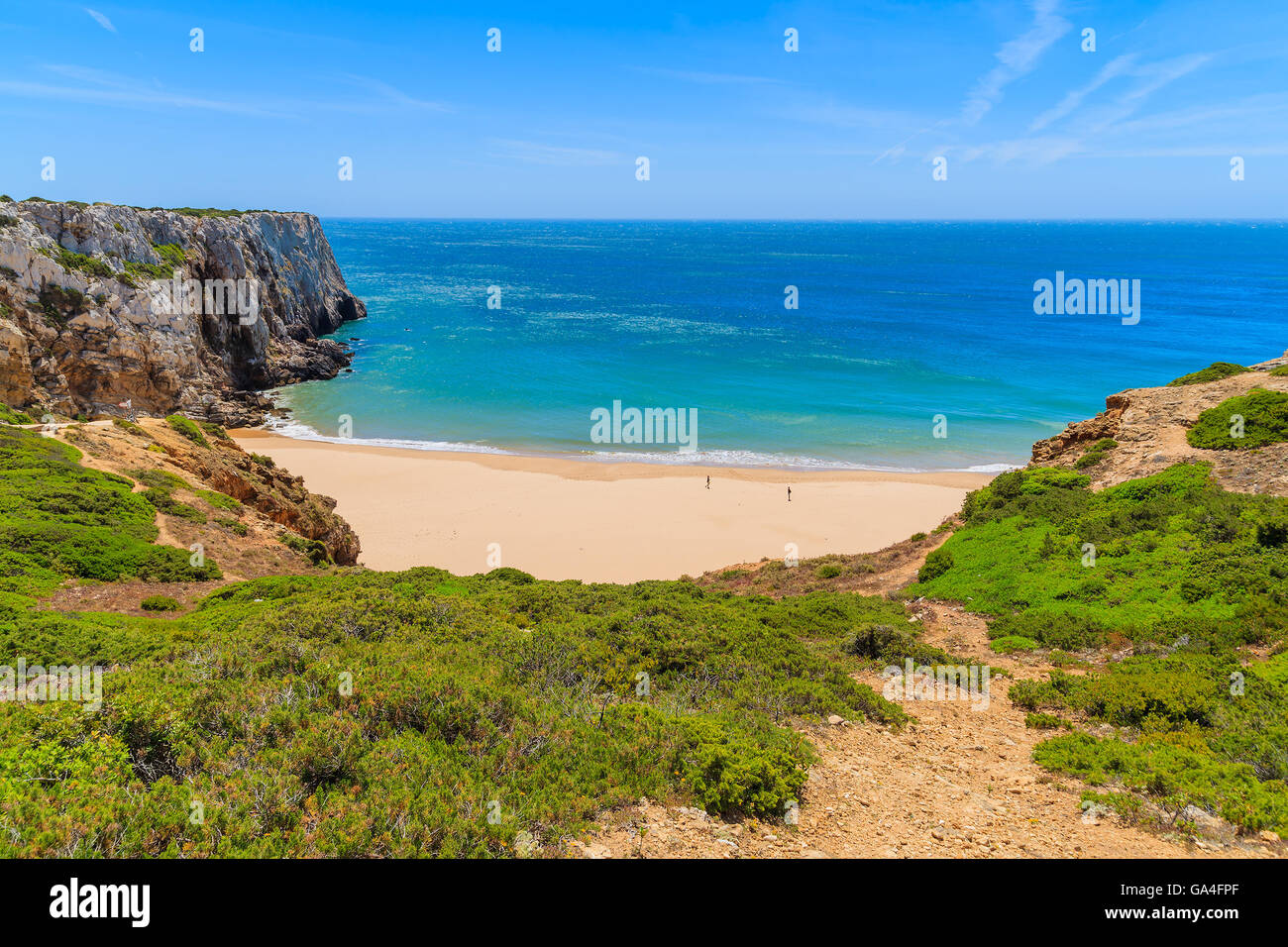 Schöne Bucht und sandigen Strand von Praia do Beliche nahe Region Cabo Sao Vicente, Algarve, Portugal Stockfoto