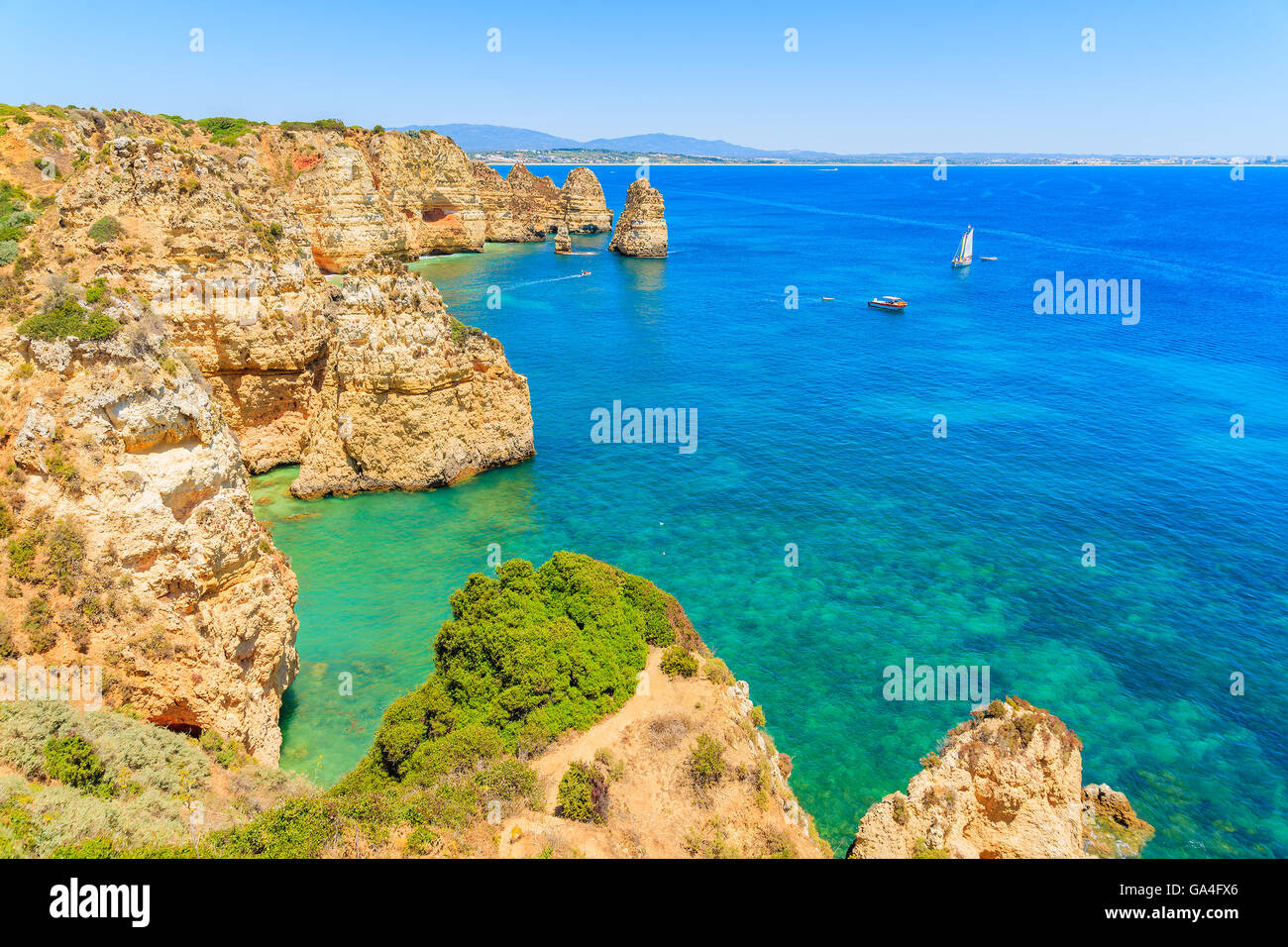 Blick auf Meer und Felsen am Region Ponta da Piedade, Algarve, Portugal Stockfoto