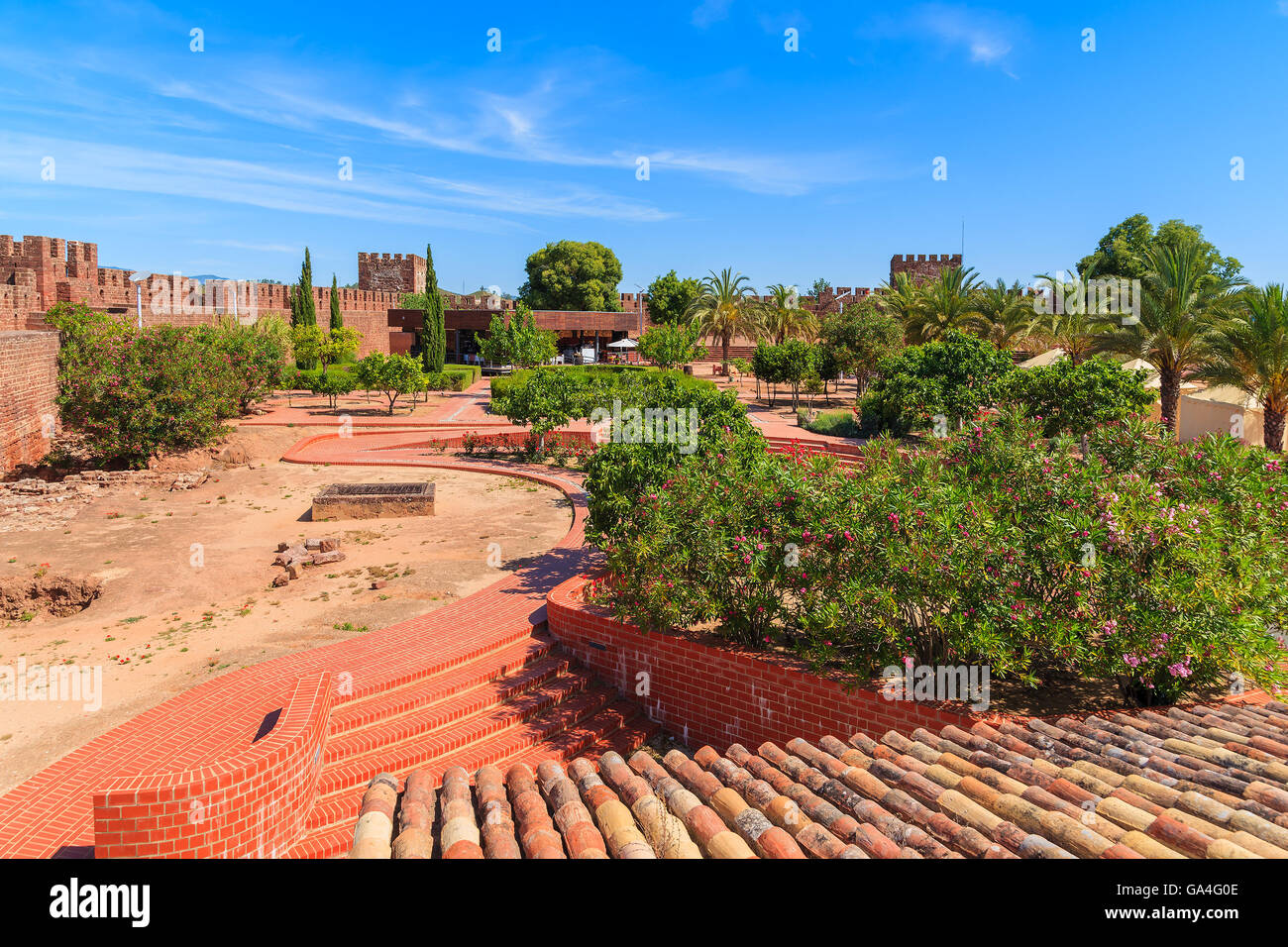 Mauern der mittelalterlichen Burg in der Stadt Silves, die Region Algarve, Portugal Stockfoto