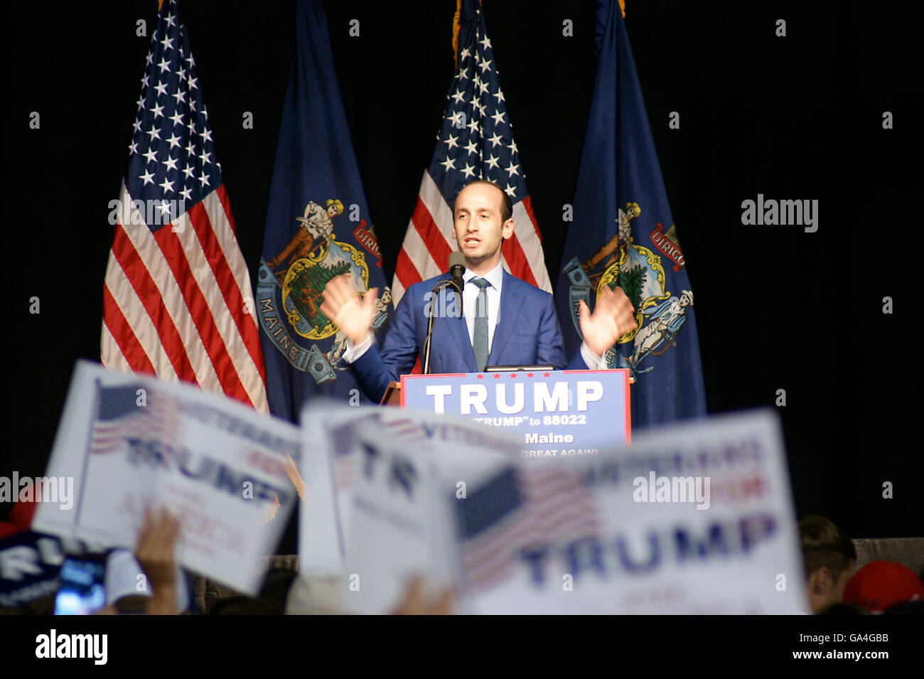 Sephen Miller Berater der Donald Trump Präsidentenkampagne, spricht auf einer Kundgebung in Bangor, Maine. Stockfoto