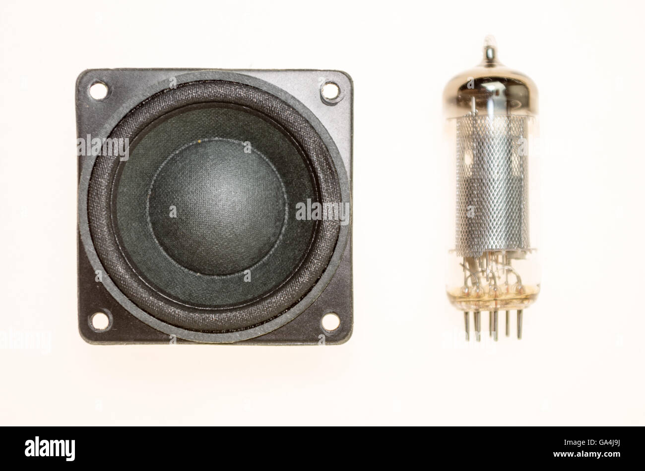 Ein Vakuum Röhren und nicht verkabelten Vintage Lautsprecher Stockfoto