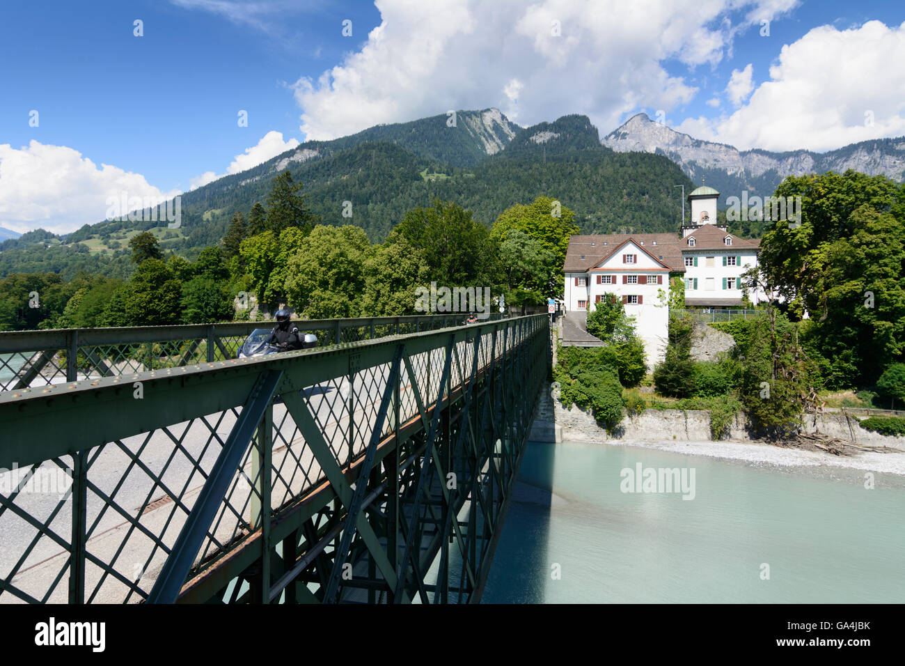 Tamins Rheinbrücke und Schloss Reichenau in Reichenau Schweiz Graubünden, Graubünden Stockfoto