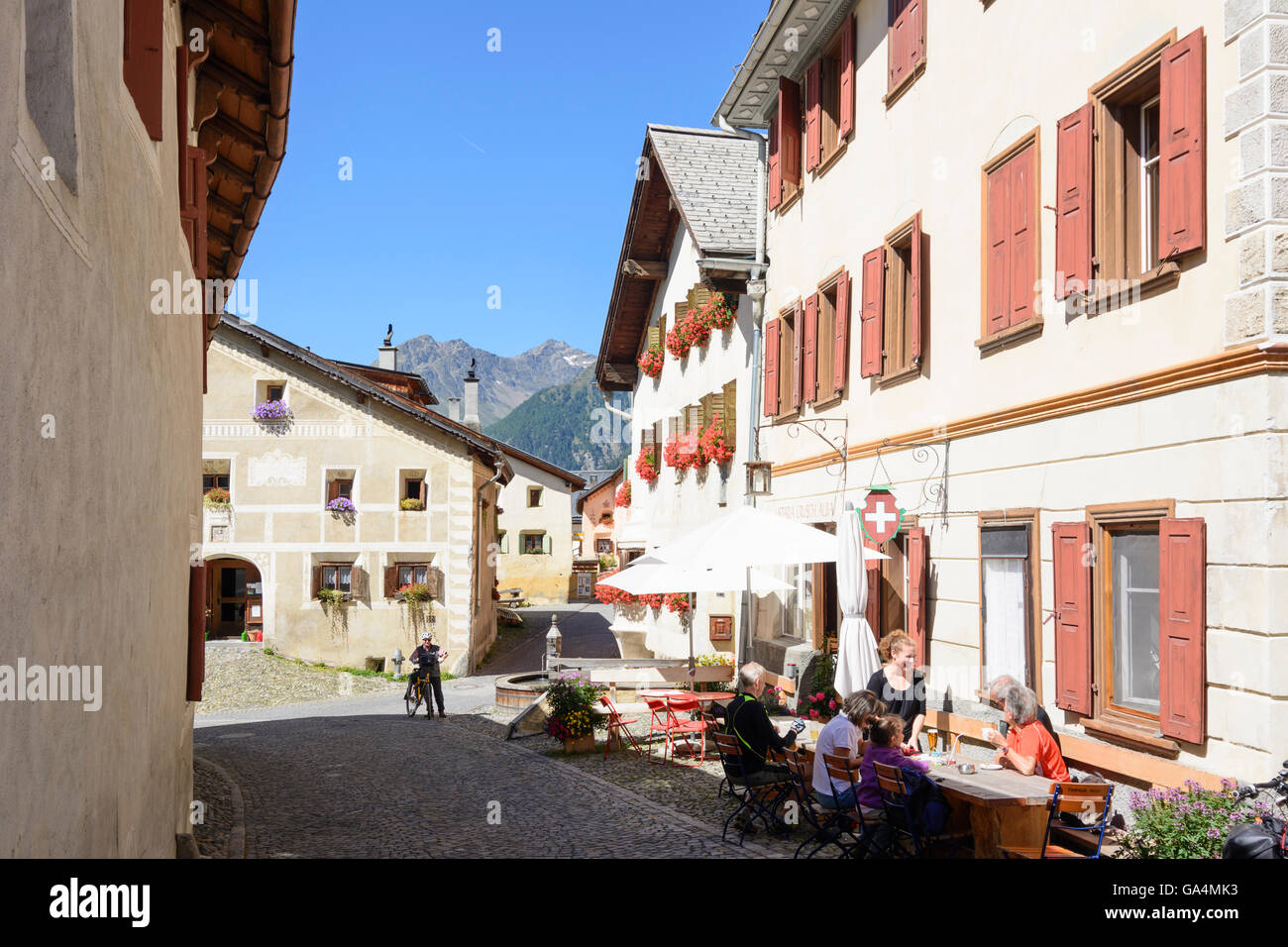 Guarda mit Sgraffito geschmückt Häuser der Schweiz Graubünden, Graubünden Unterengadin, Unterengadin Stockfoto