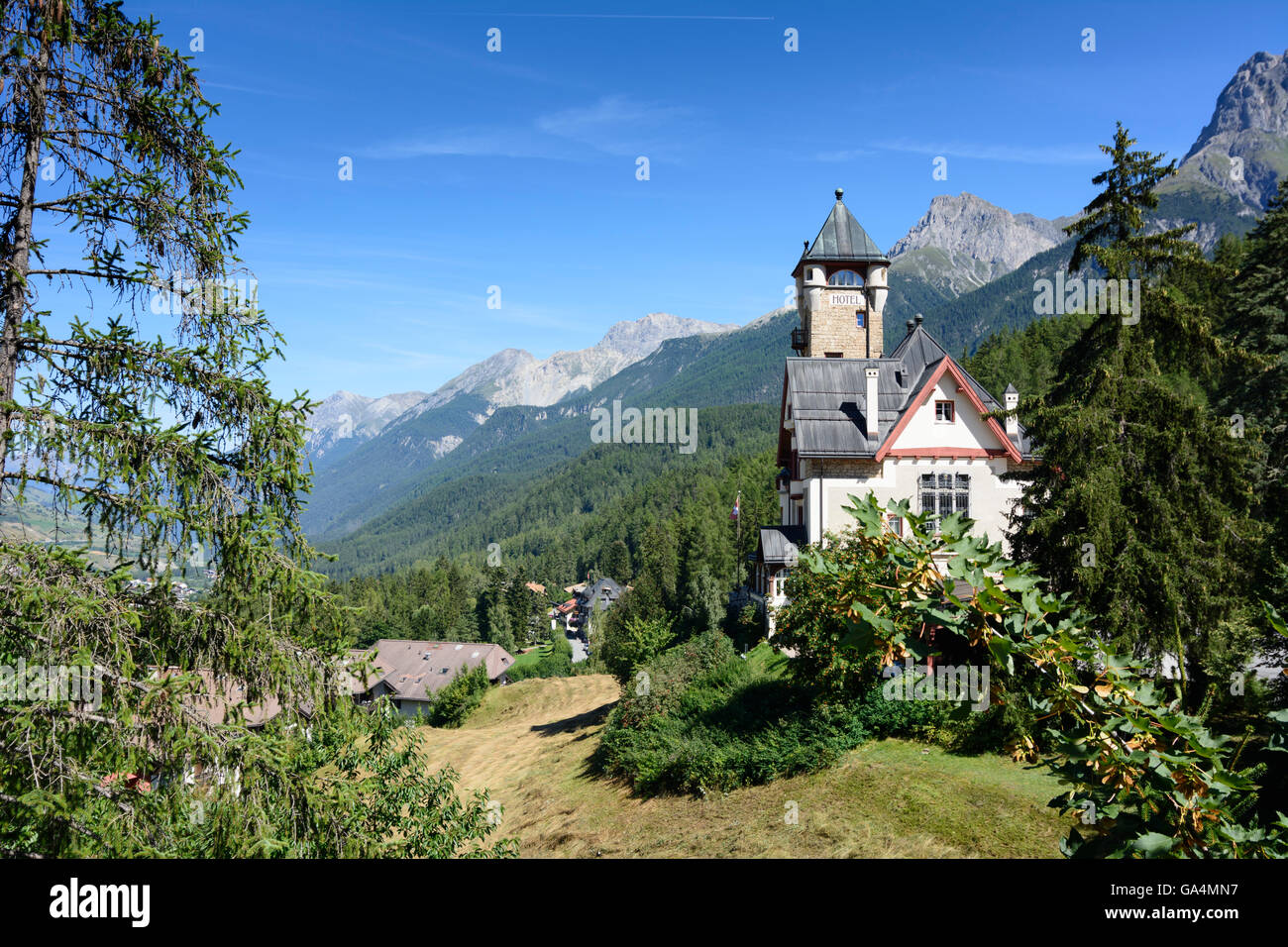 Tarasp Villa Engiadina in Vulpera vor Piz Lischana Schweiz Graubünden, Graubünden Unterengadin, Unterengadin Stockfoto