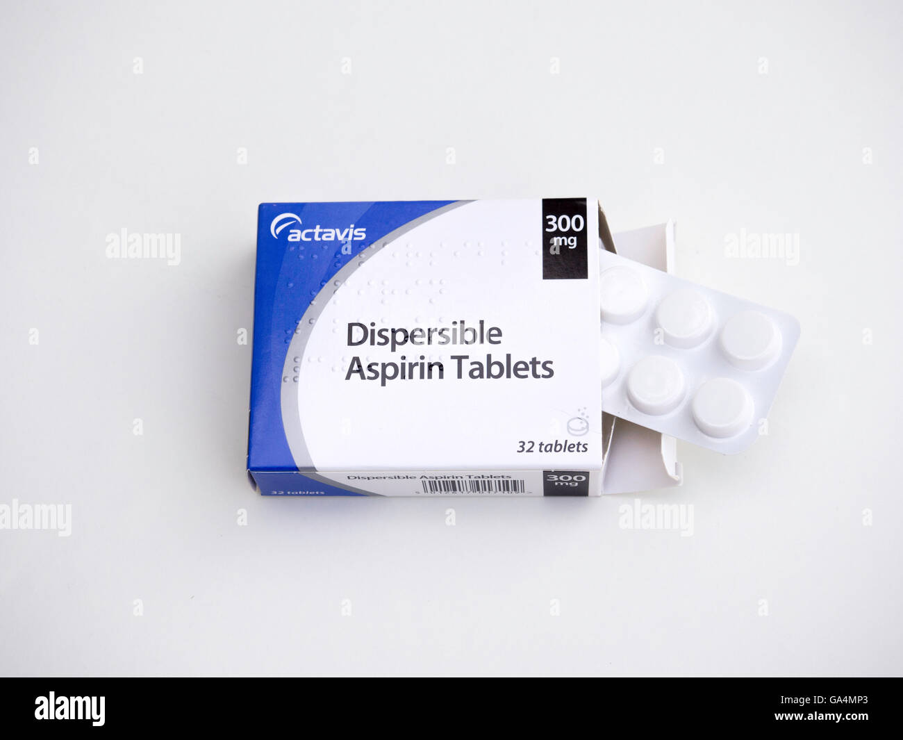 Eine Schachtel mit 32 300 mg dispergierbar Aspirin-Tabletten mit Braille-Etikett auf der Verpackung mit Blisterpackung zeigen Stockfoto