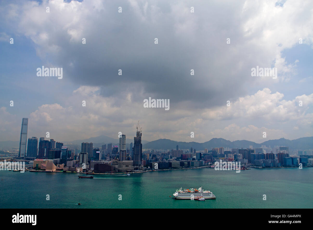 Blick über den Victoria Harbour nach Kowloon Stockfoto