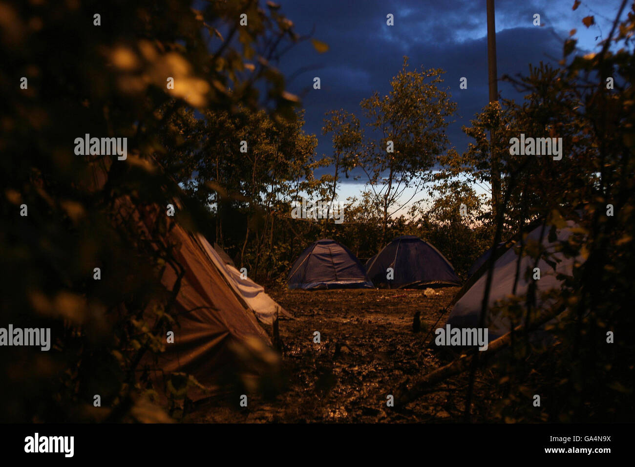 Ein Roma-Zigeunerlager auf der M50 in Ballymun heute Morgen. Stockfoto