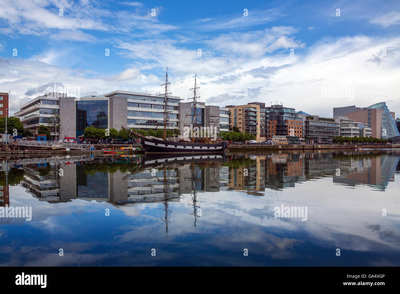 Der Fluss Liffey und Teil des Ufers Dublin - Dublin in Irland. Stockfoto