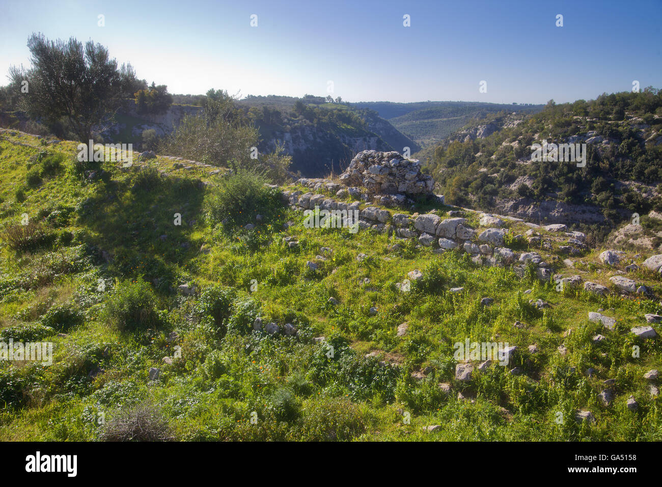Noto Antike (Noto Antica) mittelalterlichen Verteidigungsmauern Stein. Sizilien Stockfoto