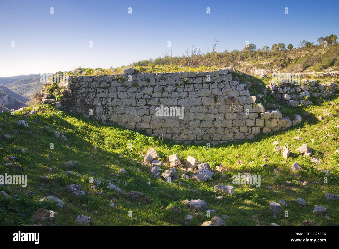Noto Antike (Noto Antica) mittelalterlichen Verteidigungsmauern Stein. Sizilien Stockfoto