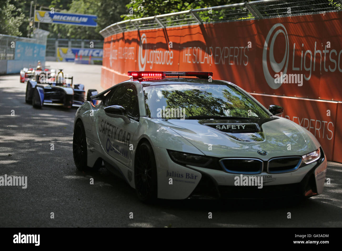 London, UK. 2. Juli 2016. BMW i8 Safety Car in Runde 9 2016 FIA Formel E London ePRIX, Battersea Park, London, UK, 2. Juli 2016 Credit: Simon Balson/Alamy Live News Stockfoto