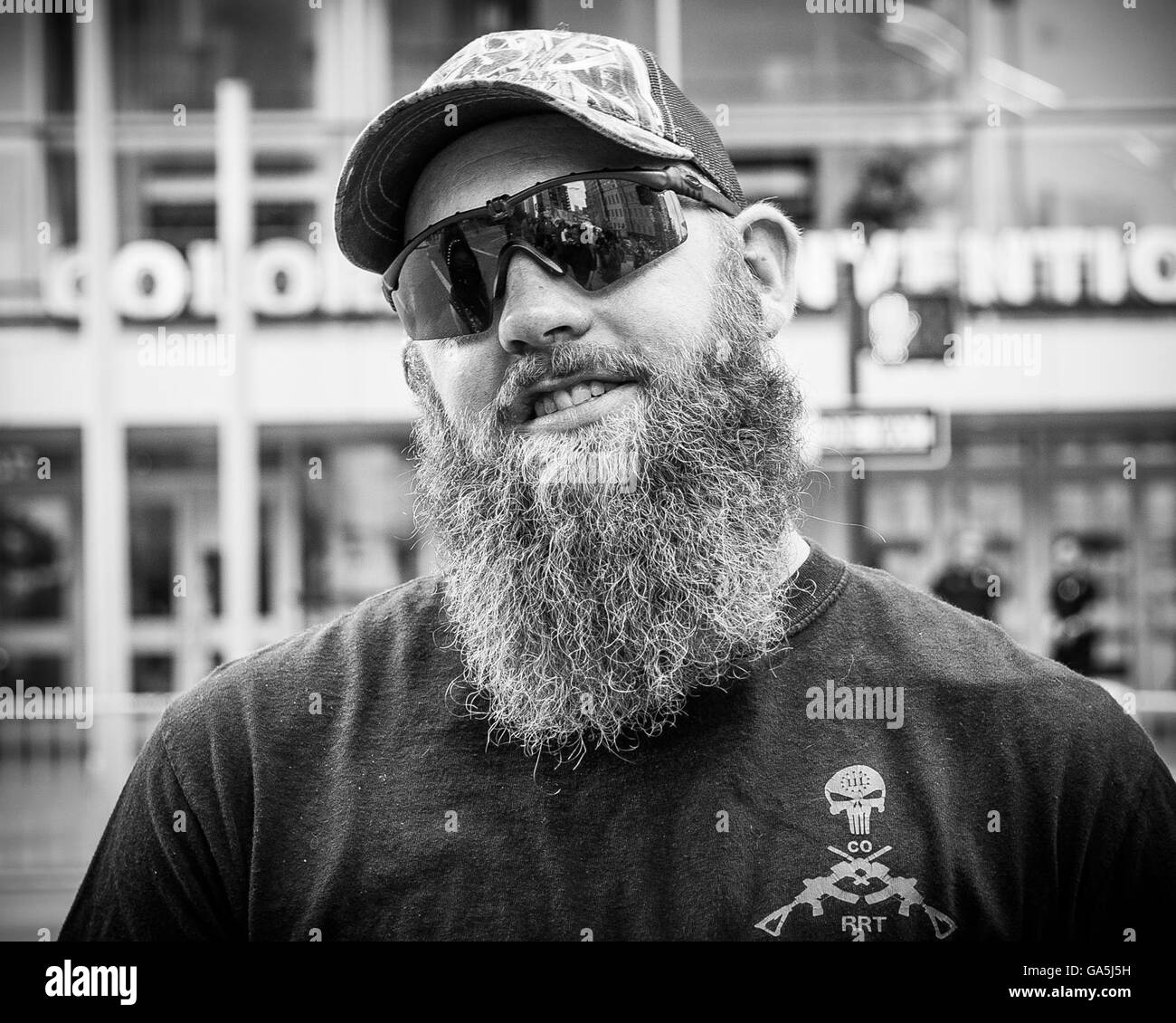 Denver, Colorado, USA. 1. Juli 2016. Pro und Anti Trump Demonstranten Zusammenstoß gegenüber dem Colorado Convention Center. © Dejan Smaic/ZUMA Draht/Alamy Live-Nachrichten Stockfoto