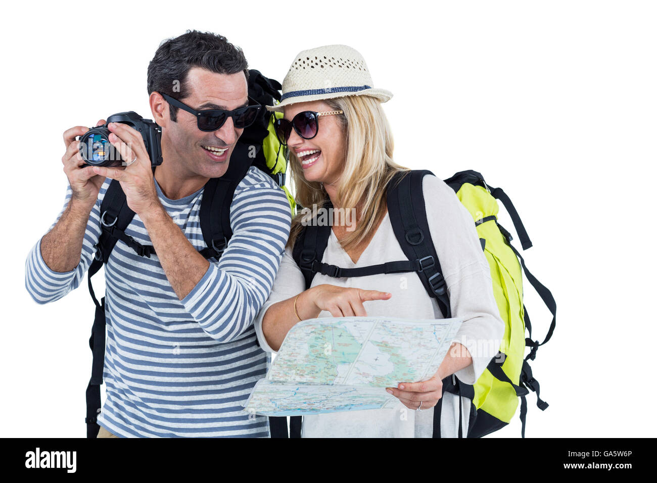 Paar mit Kamera und Karte mit Gepäck Stockfoto