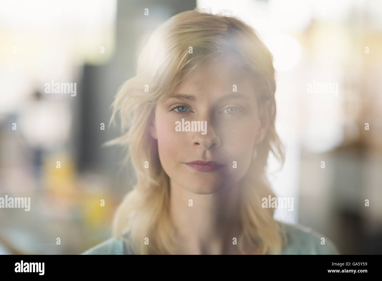 Portrait der schönen Frau Stockfoto