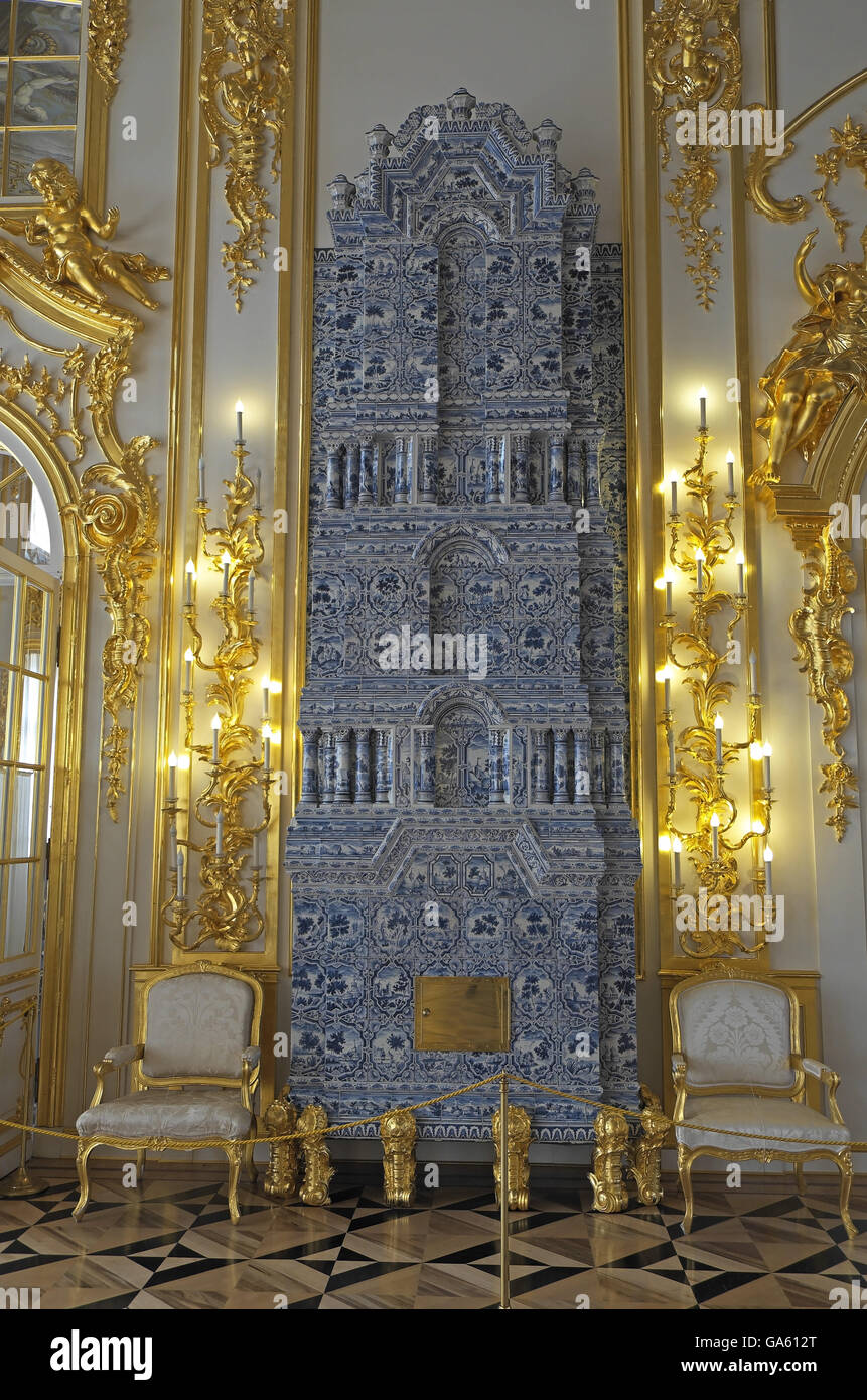 Fliesen- Zimmer Heizung, Catherine oder Sommer Palast, Zarskoje Selo, Puschkin, St. Petersburg, Russland. Stockfoto