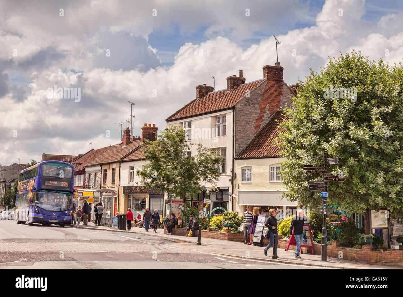 Bushaltestelle in die Innenstadt an Glastonbury, Somerset, England, UK Stockfoto