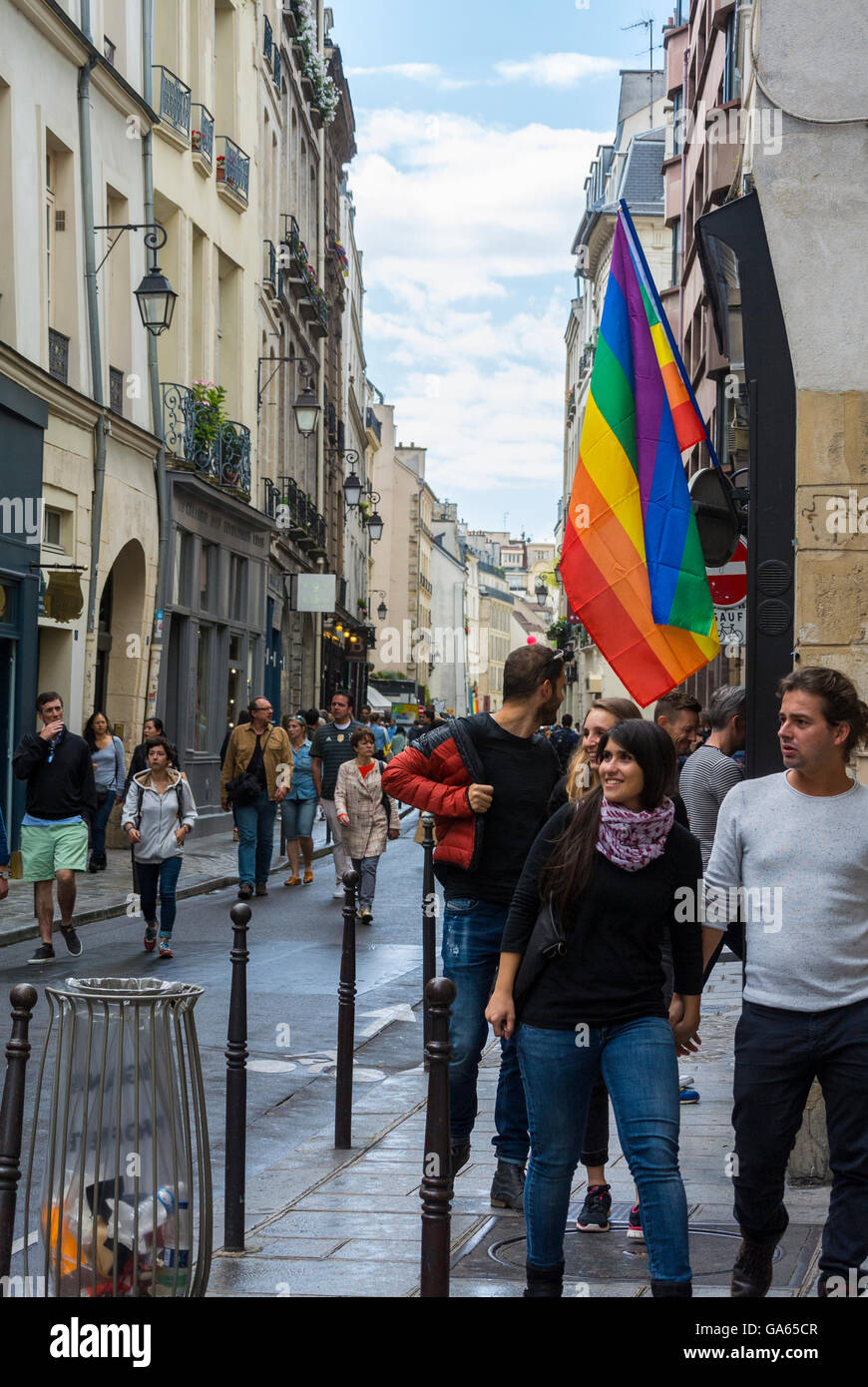 Paris, Frankreich, große Menschenmenge Shopping, Leute auf Straßenszenen, im Viertel Le Marais Stockfoto