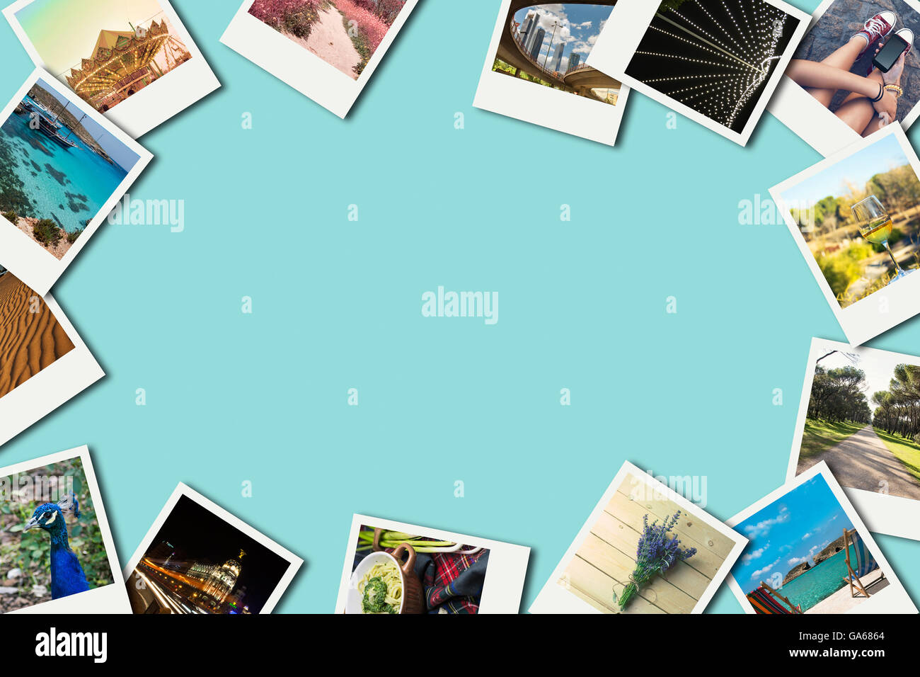 Rahmen mit alten Fotografien des Papiers, auf blauem Hintergrund Stockfoto