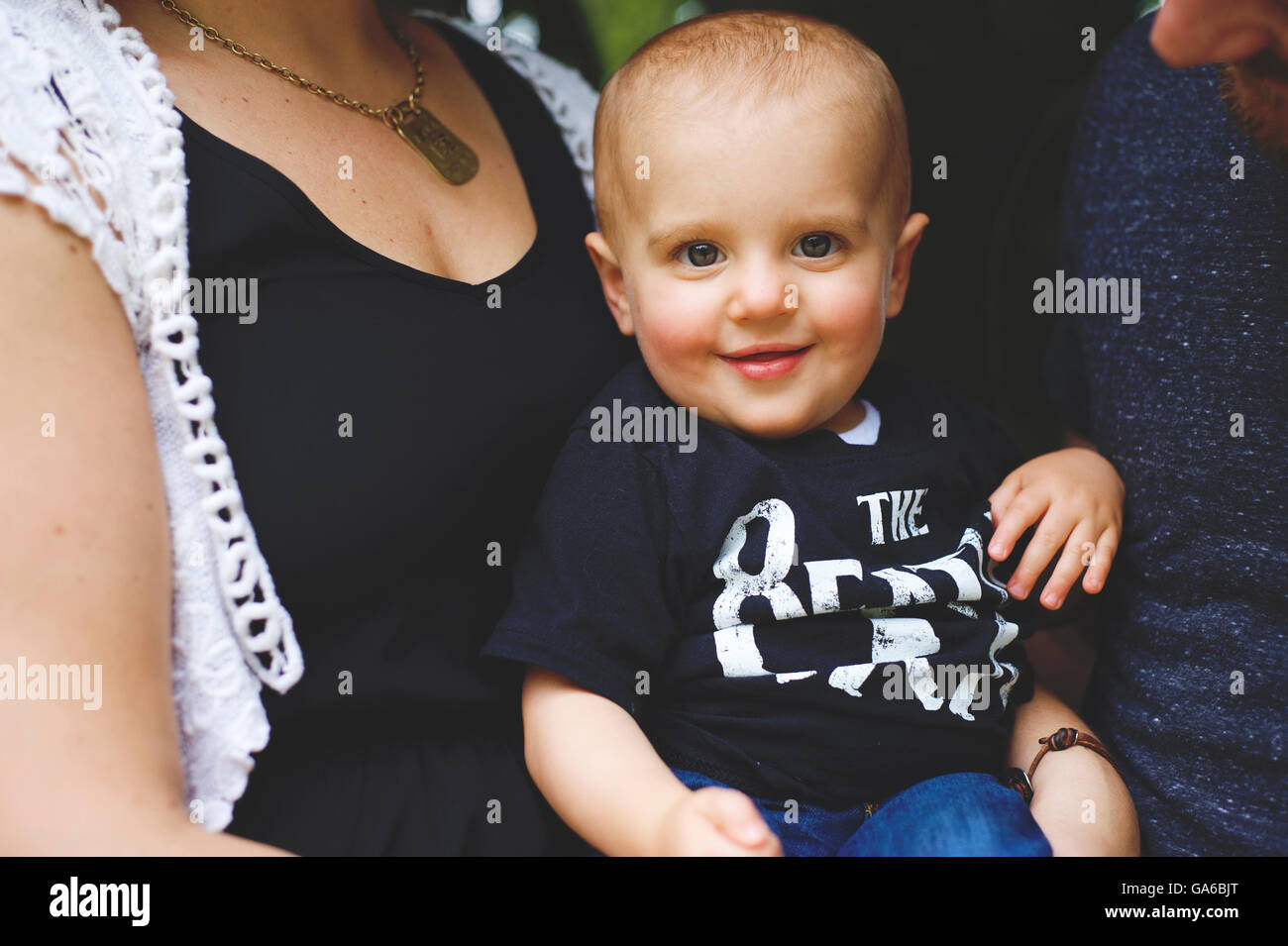 Familienbild ein junges Baby, Mutter und Vater. Stockfoto