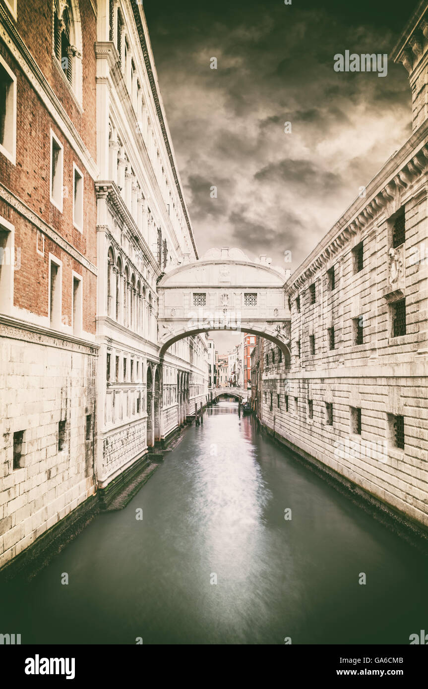 Brücke der Seufzer (Ponte dei Sospiri) in Venedig, Italien. Stockfoto