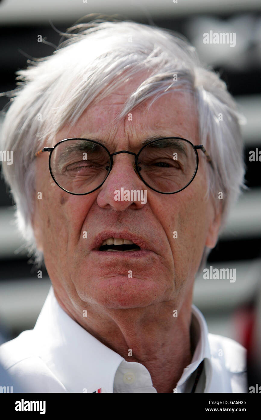 Bernie Ecclestone vor dem Grand Prix der Europäischen Formel 1 auf dem Nürburgring. Stockfoto