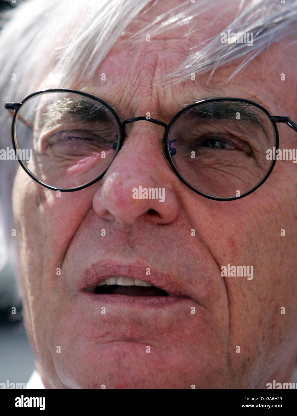 Bernie Ecclestone vor dem Grand Prix der Europäischen Formel 1 auf dem Nürburgring. Stockfoto
