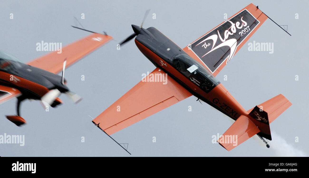 Das Blade-Display-Team fliegt während der 10. Jährlichen Airshow des National Museum of Flight über East Fortune in Schottland. Stockfoto