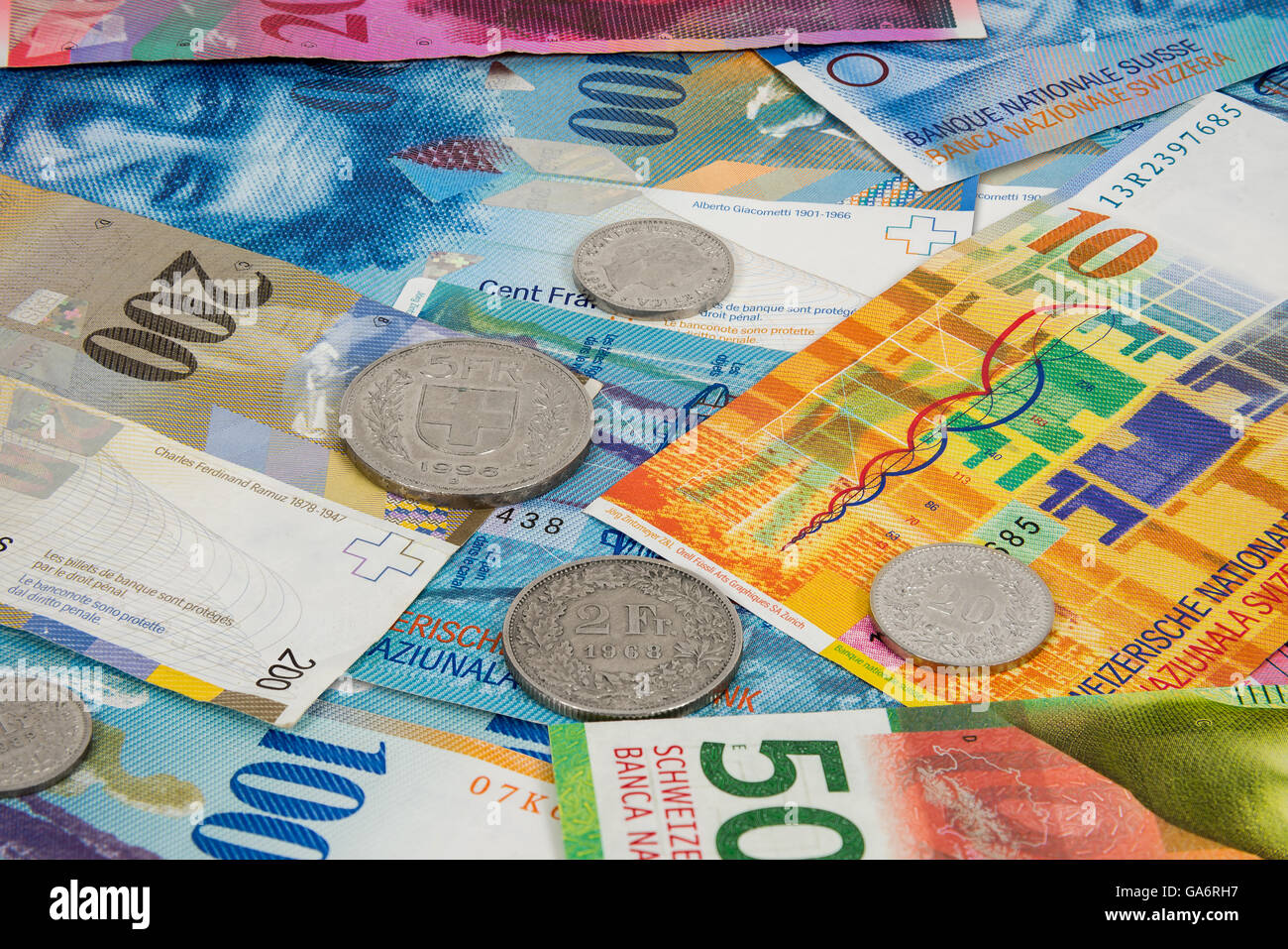 Betriebswirtschaftlicher Hintergrund machte der Schweizer Franken und Münzen Stockfoto
