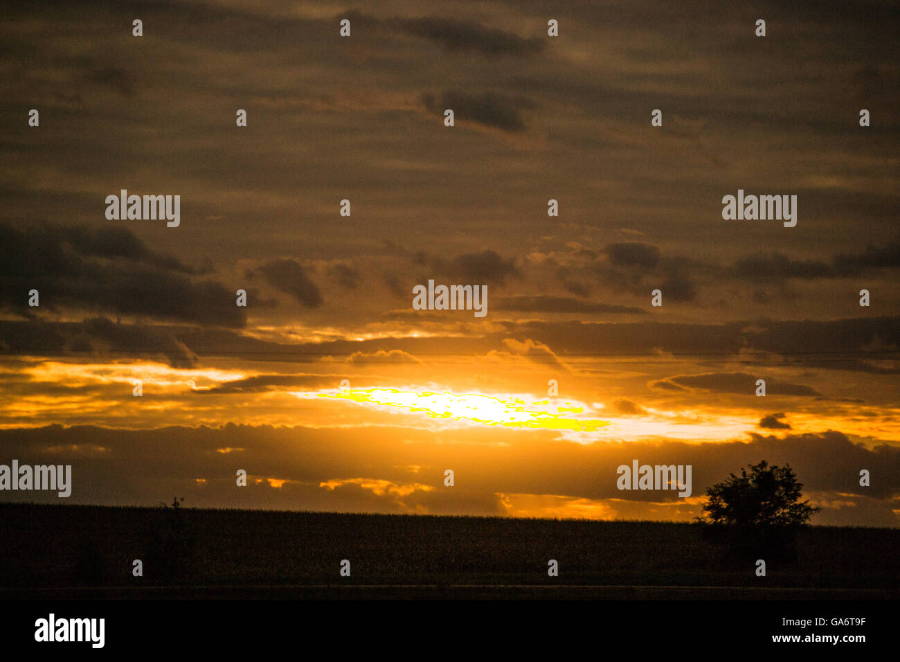 Sonnenuntergang auf dem Land Stockfoto