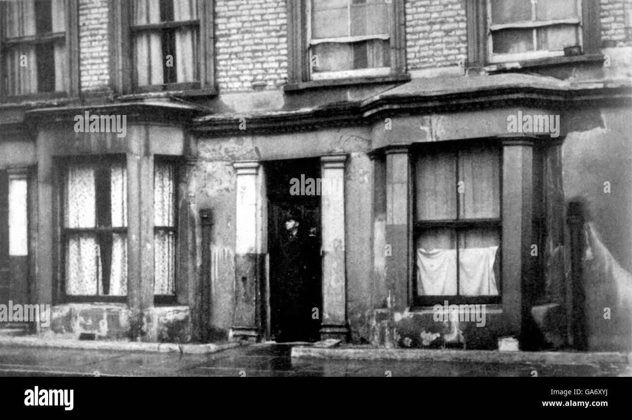 Schwarzweißdruck. Verbrechen - Mord - 10 Rillington Place - das düstere Haus, in dem Christie und Evans lebten. Stockfoto