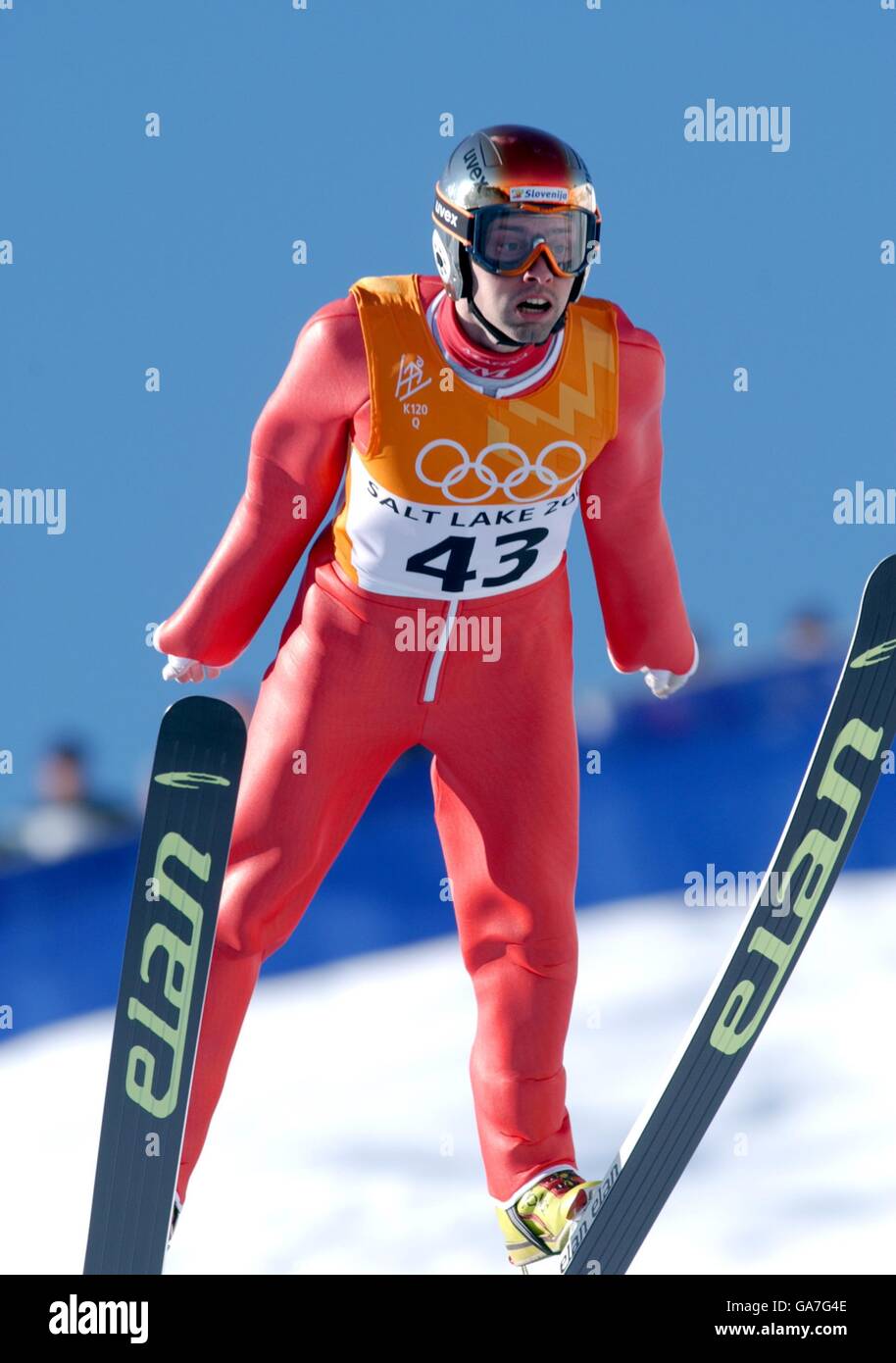 Olympische Winterspiele - Salt Lake City 2002 - Skispringen - individuell K120. Sloweniens Damjan Fras im Flug auf der K120-Schanze Stockfoto